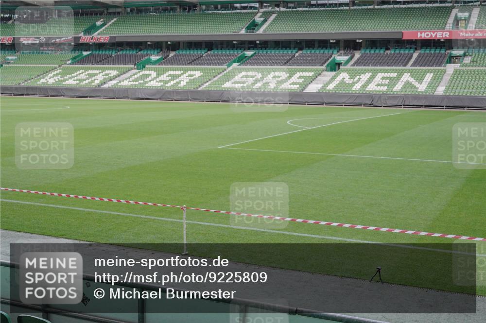 05.10.2025 - 20. swb-Marathon Bremen Michael Burmester http://msf.ph/oto/9225809 05.10.2025 09:43:15 Laufen im Stadion  meine-sportfotos.de