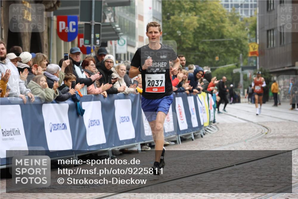 05.10.2025 - 20. swb-Marathon Bremen Strokosch-Dieckow http://msf.ph/oto/9225811 05.10.2025 12:20:25 Ziel 2037 meine-sportfotos.de