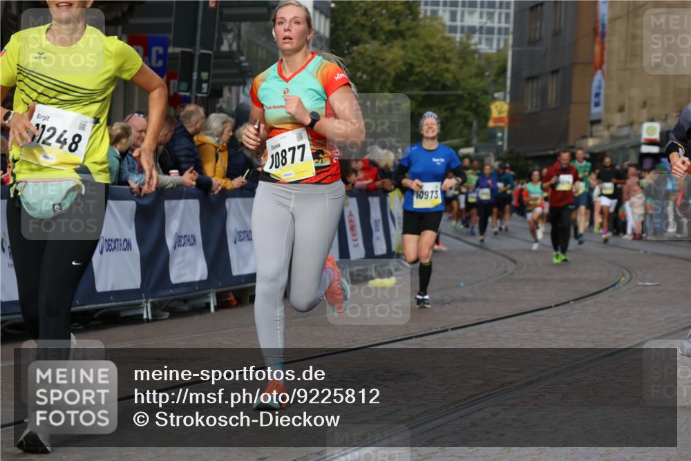 05.10.2025 - 20. swb-Marathon Bremen Strokosch-Dieckow http://msf.ph/oto/9225812 05.10.2025 10:48:56 Ziel 9216, 9255, 9317, 9583, 10047, 10733, 10877, 10973, 11248 meine-sportfotos.de