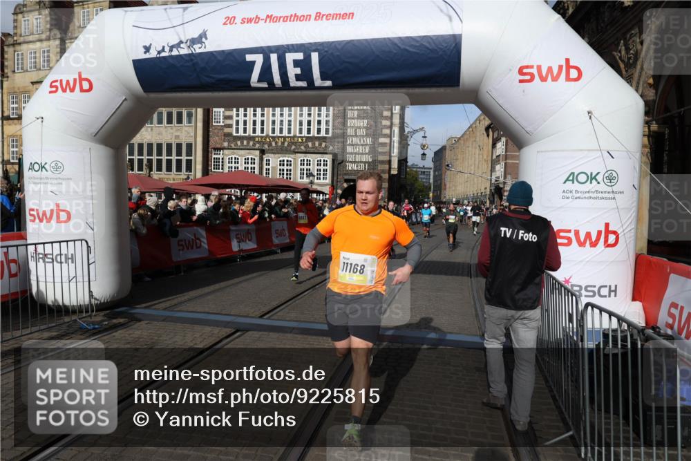 05.10.2025 - 20. swb-Marathon Bremen Yannick Fuchs http://msf.ph/oto/9225815 05.10.2025 10:57:06 Ziel 9451, 9669, 9937, 10069, 10105, 10397, 10867, 10924, 11168, 11274 meine-sportfotos.de