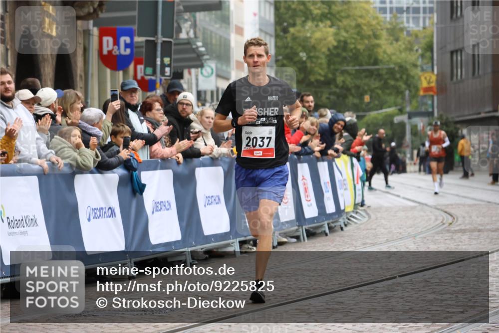 05.10.2025 - 20. swb-Marathon Bremen Strokosch-Dieckow http://msf.ph/oto/9225825 05.10.2025 12:20:25 Ziel 2037 meine-sportfotos.de