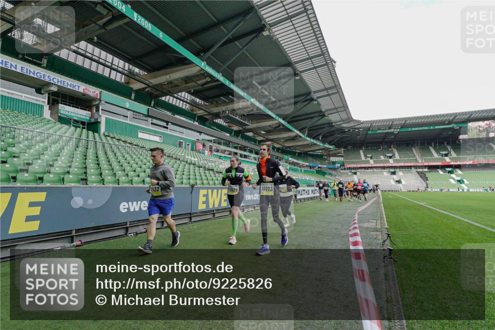 05.10.2025 - 20. swb-Marathon Bremen Michael Burmester http://msf.ph/oto/9225826 05.10.2025 10:41:47 Laufen im Stadion 7069, 8533, 9217, 9265, 9274, 9357, 9401, 9538, 9589, 9599, 9632, 9649, 9757, 9774, 9836, 9837, 9874, 9887, 9907, 9982, 10051, 10095, 10125, 10129, 10132, 10134, 10148, 10152, 10189, 10197, 10212, 10214, 10223, 10235, 10236, 10248, 10249, 10295, 10330, 10332, 10333, 10458, 10499, 10522, 10582, 10585, 10614, 10632, 10706, 10722, 10815, 10937, 10998, 11037, 11056, 11097, 11232, 11379, 11405, 11437, 11473, 11584, 7706, 9001, 9178, 9191, 9217 meine-sportfotos.de