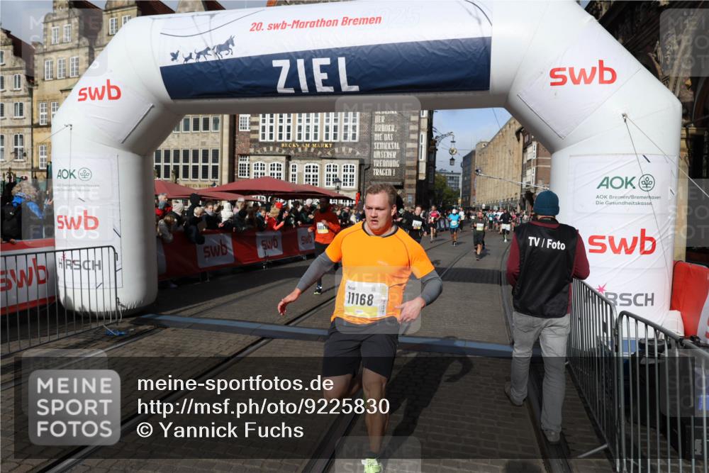 05.10.2025 - 20. swb-Marathon Bremen Yannick Fuchs http://msf.ph/oto/9225830 05.10.2025 10:57:06 Ziel 9451, 9669, 9937, 10069, 10105, 10397, 10867, 10924, 11168, 11274 meine-sportfotos.de
