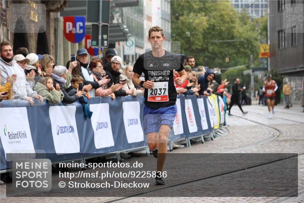 05.10.2025 - 20. swb-Marathon Bremen Strokosch-Dieckow http://msf.ph/oto/9225836 05.10.2025 12:20:25 Ziel 2037 meine-sportfotos.de