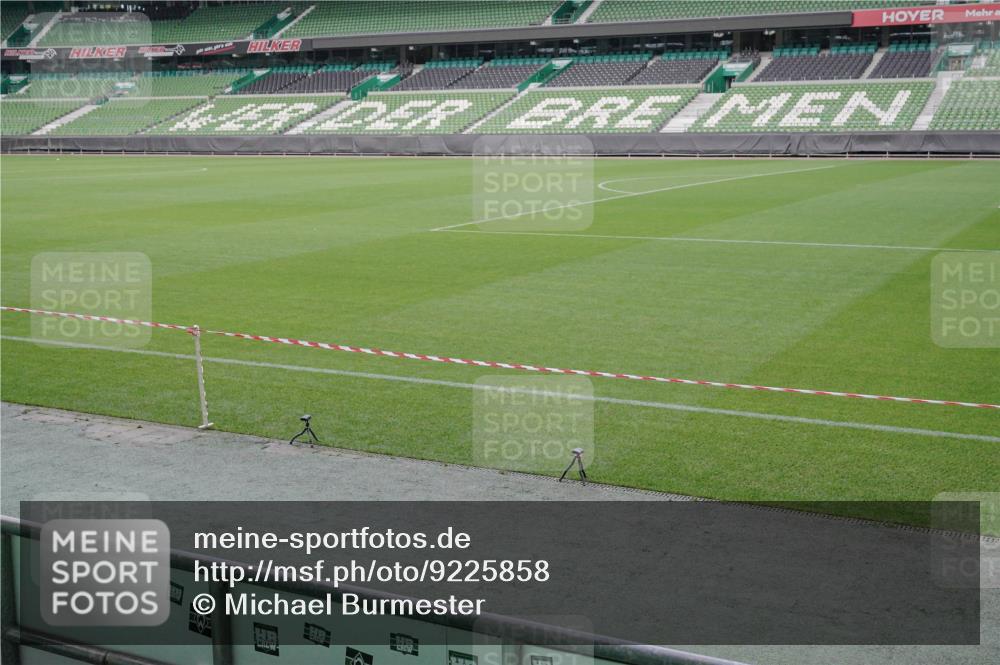 05.10.2025 - 20. swb-Marathon Bremen Michael Burmester http://msf.ph/oto/9225858 05.10.2025 09:51:36 Laufen im Stadion  meine-sportfotos.de