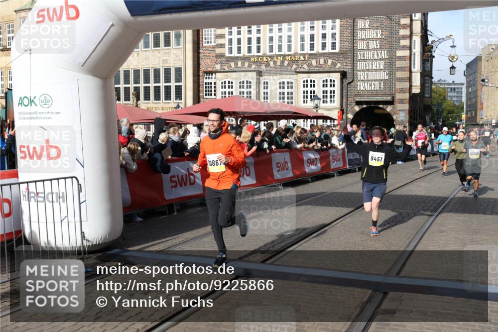 05.10.2025 - 20. swb-Marathon Bremen Yannick Fuchs http://msf.ph/oto/9225866 05.10.2025 10:57:07 Ziel 9451, 9669, 9937, 10069, 10105, 10397, 10867, 11168, 11274 meine-sportfotos.de