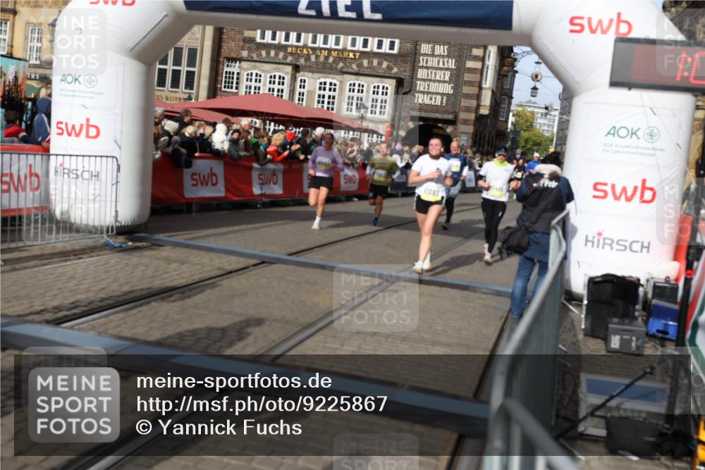 05.10.2025 - 20. swb-Marathon Bremen Yannick Fuchs http://msf.ph/oto/9225867 05.10.2025 11:00:25 Ziel 7177, 9495, 9672, 10345, 10406, 10492, 10889, 10919, 10985, 11050, 11063, 11263, 11424, 11699, 11713 meine-sportfotos.de