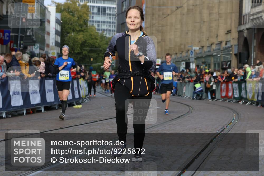 05.10.2025 - 20. swb-Marathon Bremen Strokosch-Dieckow http://msf.ph/oto/9225872 05.10.2025 10:48:57 Ziel 9216, 9255, 9317, 9583, 10733, 10877, 10973, 11248 meine-sportfotos.de