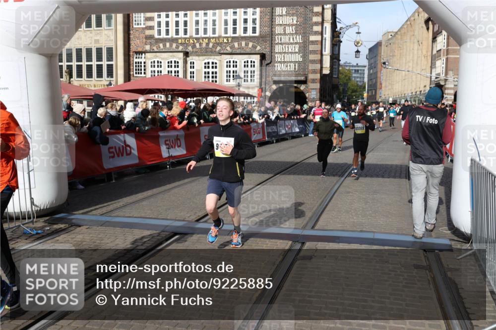 05.10.2025 - 20. swb-Marathon Bremen Yannick Fuchs http://msf.ph/oto/9225885 05.10.2025 10:57:07 Ziel 9451, 9669, 9937, 10069, 10105, 10397, 10867, 11168, 11274 meine-sportfotos.de
