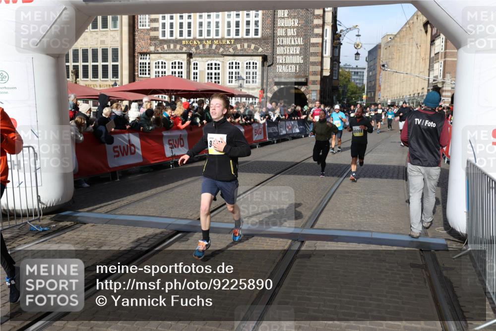 05.10.2025 - 20. swb-Marathon Bremen Yannick Fuchs http://msf.ph/oto/9225890 05.10.2025 10:57:08 Ziel 9451, 9797, 9937, 10069, 10105, 10397, 10867, 11168, 11435 meine-sportfotos.de