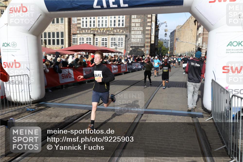 05.10.2025 - 20. swb-Marathon Bremen Yannick Fuchs http://msf.ph/oto/9225903 05.10.2025 10:57:08 Ziel 9451, 9797, 9937, 10069, 10105, 10397, 10867, 11168, 11435 meine-sportfotos.de
