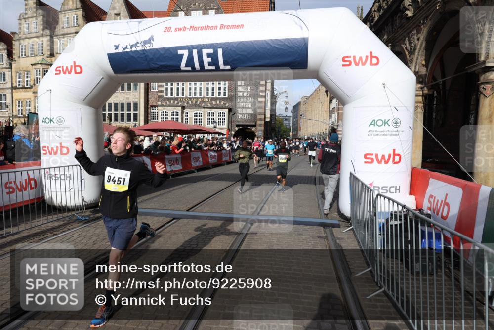 05.10.2025 - 20. swb-Marathon Bremen Yannick Fuchs http://msf.ph/oto/9225908 05.10.2025 10:57:08 Ziel 9451, 9797, 9937, 10069, 10105, 10397, 10867, 11168, 11435 meine-sportfotos.de