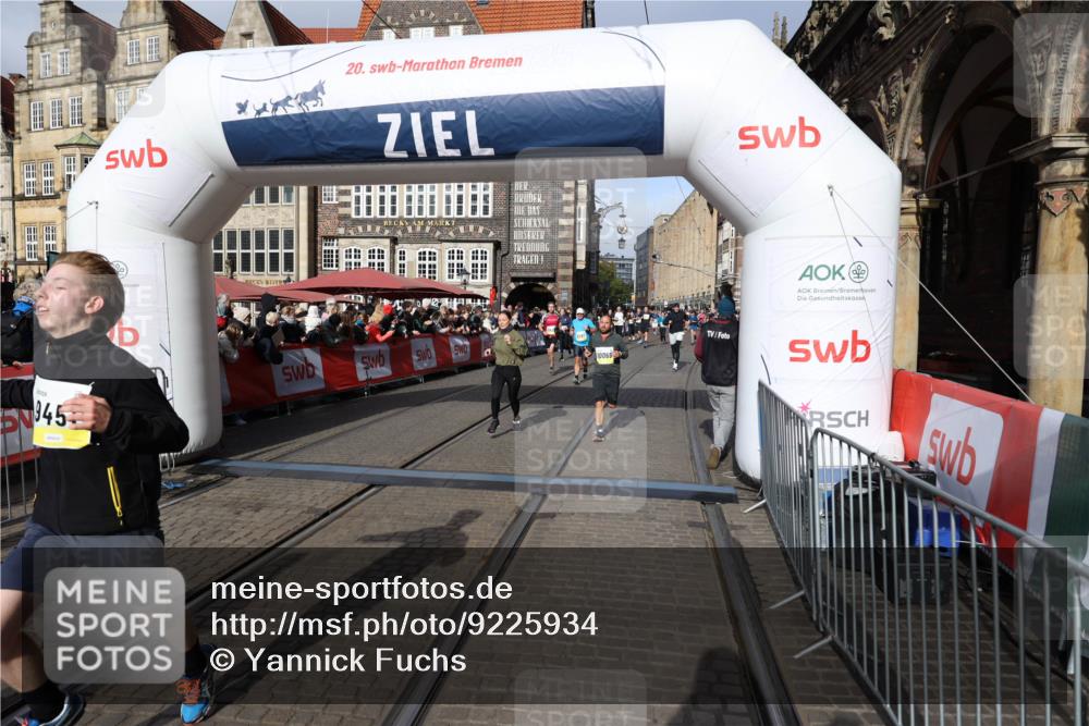 05.10.2025 - 20. swb-Marathon Bremen Yannick Fuchs http://msf.ph/oto/9225934 05.10.2025 10:57:08 Ziel 9451, 9797, 9937, 10069, 10105, 10397, 10867, 11168, 11435 meine-sportfotos.de