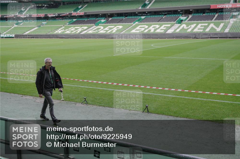05.10.2025 - 20. swb-Marathon Bremen Michael Burmester http://msf.ph/oto/9225949 05.10.2025 09:55:16 Laufen im Stadion  meine-sportfotos.de