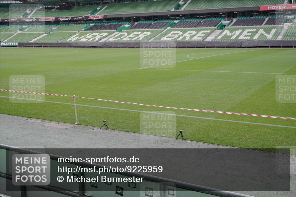 05.10.2025 - 20. swb-Marathon Bremen Michael Burmester http://msf.ph/oto/9225959 05.10.2025 09:58:45 Laufen im Stadion  meine-sportfotos.de