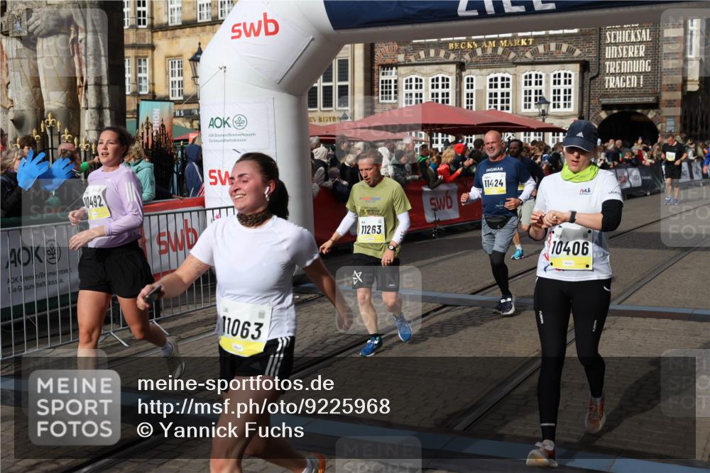 05.10.2025 - 20. swb-Marathon Bremen Yannick Fuchs http://msf.ph/oto/9225968 05.10.2025 11:00:28 Ziel 9495, 10406, 10492, 10985, 11063, 11263, 11424, 11699 meine-sportfotos.de