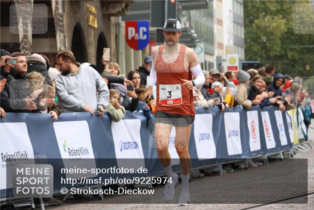 05.10.2025 - 20. swb-Marathon Bremen Strokosch-Dieckow http://msf.ph/oto/9225974 05.10.2025 12:20:41 Ziel 3 meine-sportfotos.de