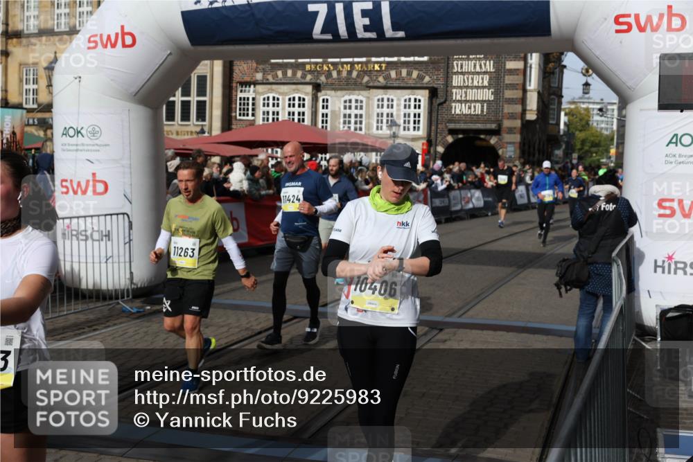 05.10.2025 - 20. swb-Marathon Bremen Yannick Fuchs http://msf.ph/oto/9225983 05.10.2025 11:00:28 Ziel 9495, 10406, 10492, 10985, 11063, 11263, 11424, 11699 meine-sportfotos.de