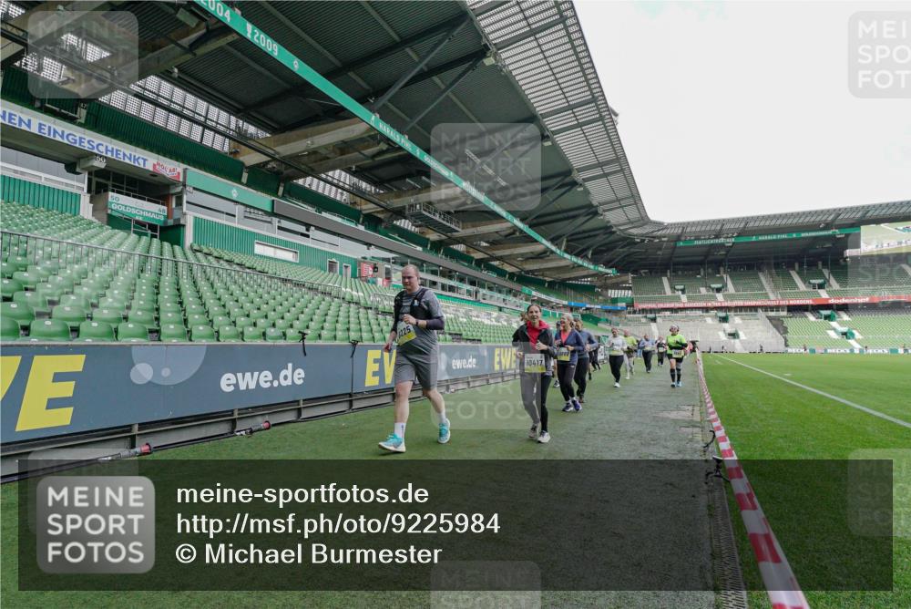 05.10.2025 - 20. swb-Marathon Bremen Michael Burmester http://msf.ph/oto/9225984 05.10.2025 10:42:49 Laufen im Stadion 8225, 8865, 9185, 9212, 9276, 9288, 9410, 9476, 9481, 9493, 9519, 9526, 9557, 9648, 9664, 9675, 9680, 9726, 9731, 9732, 9734, 9736, 9760, 9784, 9798, 9806, 9815, 9822, 9823, 9826, 9861, 9912, 9945, 9972, 9999, 10031, 10074, 10082, 10087, 10146, 10239, 10245, 10264, 10316, 10365, 10366, 10396, 10412, 10415, 10417, 10463, 10684, 10824, 10860, 10861, 10962, 10969, 11030, 11073, 11083, 11112, 11126, 11142, 11157, 11161, 11170, 11172, 11206, 11215, 11240, 11242, 11634 meine-sportfotos.de