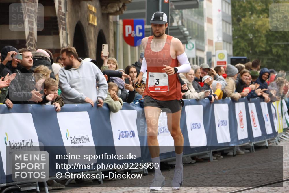 05.10.2025 - 20. swb-Marathon Bremen Strokosch-Dieckow http://msf.ph/oto/9225990 05.10.2025 12:20:41 Ziel 3 meine-sportfotos.de