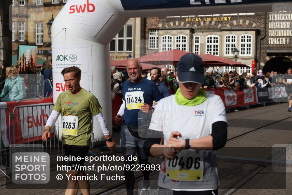 05.10.2025 - 20. swb-Marathon Bremen Yannick Fuchs http://msf.ph/oto/9225993 05.10.2025 11:00:29 Ziel 9495, 10067, 10406, 10492, 10504, 10794, 10985, 11063, 11263, 11424, 11699 meine-sportfotos.de
