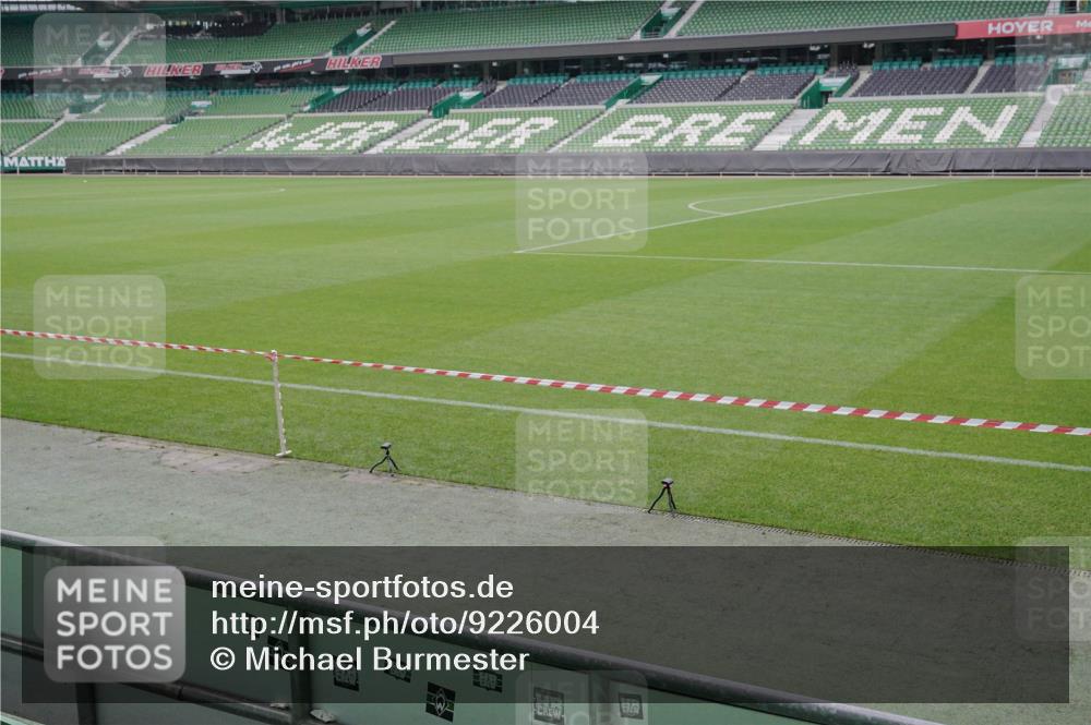 05.10.2025 - 20. swb-Marathon Bremen Michael Burmester http://msf.ph/oto/9226004 05.10.2025 10:04:22 Laufen im Stadion  meine-sportfotos.de