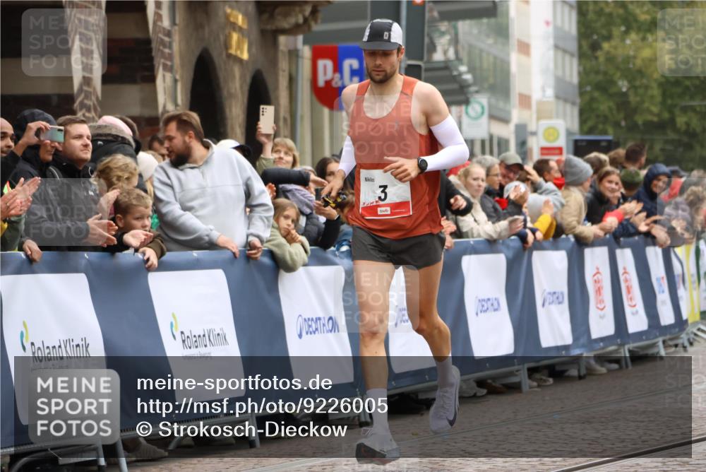 05.10.2025 - 20. swb-Marathon Bremen Strokosch-Dieckow http://msf.ph/oto/9226005 05.10.2025 12:20:41 Ziel 3 meine-sportfotos.de