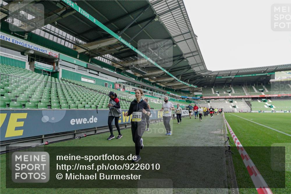05.10.2025 - 20. swb-Marathon Bremen Michael Burmester http://msf.ph/oto/9226010 05.10.2025 10:42:59 Laufen im Stadion 8225, 9185, 9212, 9276, 9288, 9410, 9476, 9481, 9493, 9526, 9557, 9664, 9675, 9680, 9726, 9731, 9732, 9734, 9736, 9760, 9784, 9806, 9822, 9823, 9826, 9848, 9861, 9867, 9912, 9945, 9972, 9999, 10074, 10146, 10245, 10315, 10316, 10365, 10366, 10396, 10412, 10415, 10417, 10433, 10463, 10596, 10684, 10849, 10860, 10861, 10962, 10969, 11030, 11073, 11083, 11112, 11126, 11157, 11161, 11170, 11172, 11215, 11240, 11242, 11285, 11404, 11536, 9519, 9648 meine-sportfotos.de