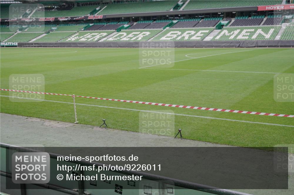 05.10.2025 - 20. swb-Marathon Bremen Michael Burmester http://msf.ph/oto/9226011 05.10.2025 10:04:22 Laufen im Stadion  meine-sportfotos.de