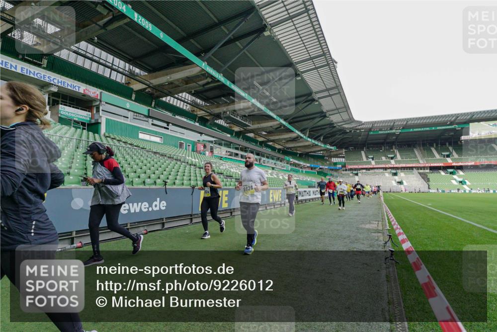 05.10.2025 - 20. swb-Marathon Bremen Michael Burmester http://msf.ph/oto/9226012 05.10.2025 10:43:00 Laufen im Stadion 8225, 9185, 9212, 9276, 9288, 9410, 9476, 9481, 9493, 9526, 9557, 9664, 9675, 9680, 9726, 9731, 9732, 9734, 9736, 9760, 9784, 9806, 9822, 9823, 9826, 9848, 9861, 9867, 9912, 9945, 9972, 9999, 10074, 10146, 10245, 10315, 10316, 10365, 10366, 10396, 10412, 10415, 10417, 10433, 10463, 10596, 10684, 10849, 10860, 10861, 10962, 10969, 11030, 11073, 11083, 11112, 11126, 11157, 11161, 11170, 11172, 11215, 11240, 11242, 11285, 11331, 11404, 11536, 9519, 9648 meine-sportfotos.de