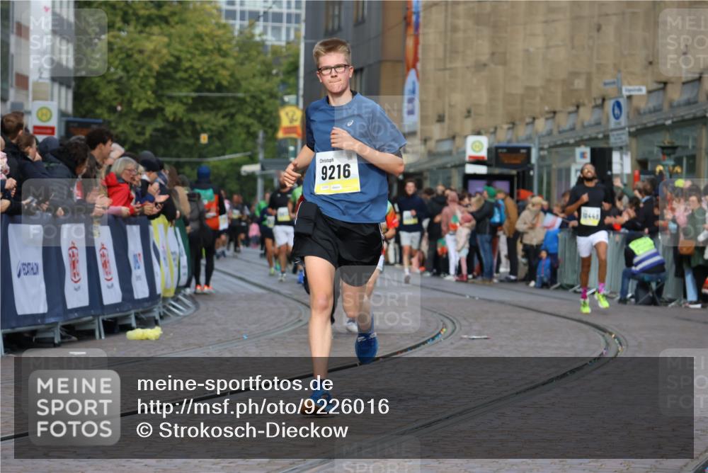 05.10.2025 - 20. swb-Marathon Bremen Strokosch-Dieckow http://msf.ph/oto/9226016 05.10.2025 10:49:00 Ziel 9014, 9216, 9317, 10449, 10733, 10973, 11248, 11695 meine-sportfotos.de