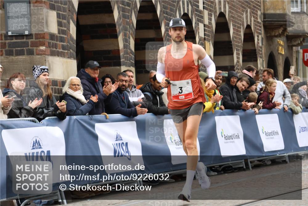 05.10.2025 - 20. swb-Marathon Bremen Strokosch-Dieckow http://msf.ph/oto/9226032 05.10.2025 12:20:42 Ziel 3 meine-sportfotos.de