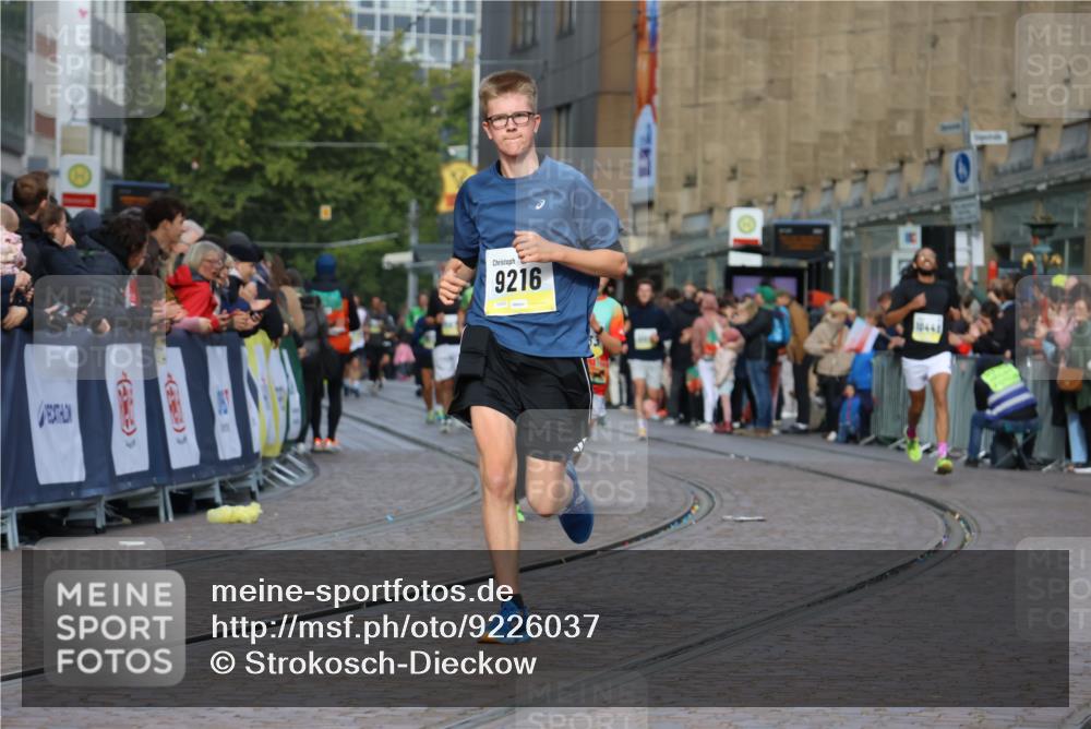 05.10.2025 - 20. swb-Marathon Bremen Strokosch-Dieckow http://msf.ph/oto/9226037 05.10.2025 10:49:00 Ziel 9014, 9216, 9317, 10449, 10733, 10973, 11248, 11695 meine-sportfotos.de