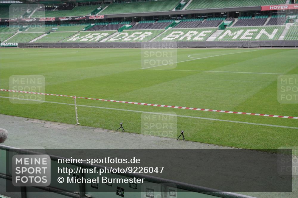 05.10.2025 - 20. swb-Marathon Bremen Michael Burmester http://msf.ph/oto/9226047 05.10.2025 10:05:57 Laufen im Stadion  meine-sportfotos.de