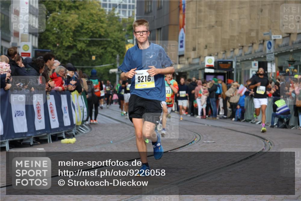 05.10.2025 - 20. swb-Marathon Bremen Strokosch-Dieckow http://msf.ph/oto/9226058 05.10.2025 10:49:00 Ziel 9014, 9216, 9317, 10449, 10733, 10973, 11248, 11695 meine-sportfotos.de