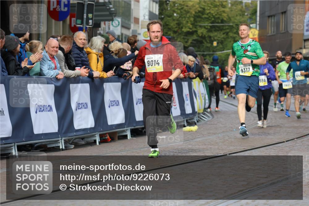 05.10.2025 - 20. swb-Marathon Bremen Strokosch-Dieckow http://msf.ph/oto/9226073 05.10.2025 10:49:03 Ziel 7202, 9014, 9216, 9317, 9556, 10449, 10733, 11673, 11695 meine-sportfotos.de