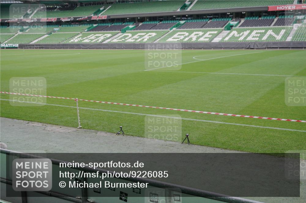 05.10.2025 - 20. swb-Marathon Bremen Michael Burmester http://msf.ph/oto/9226085 05.10.2025 10:07:01 Laufen im Stadion  meine-sportfotos.de