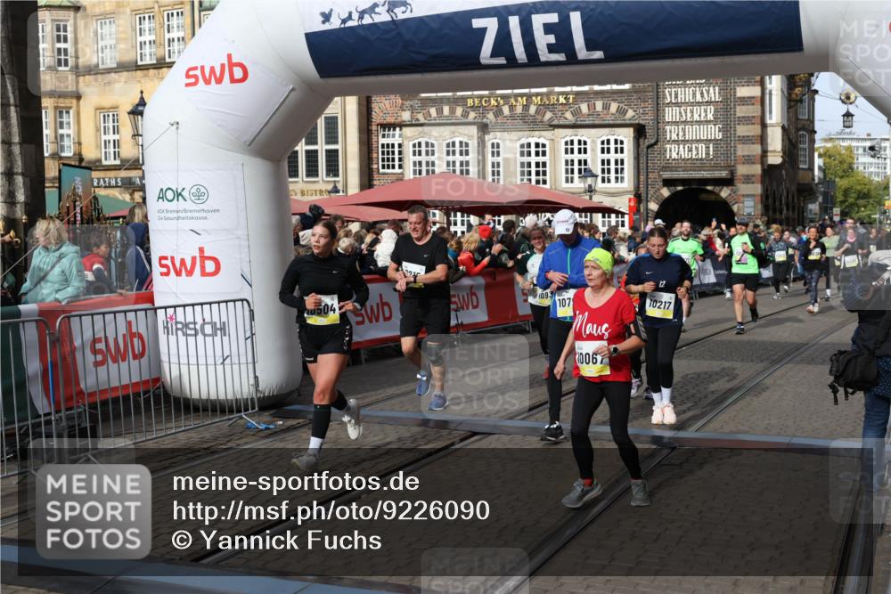 05.10.2025 - 20. swb-Marathon Bremen Yannick Fuchs http://msf.ph/oto/9226090 05.10.2025 11:00:33 Ziel 7215, 9173, 10067, 10071, 10217, 10406, 10492, 10504, 10794, 10930, 11263, 11424, 11619, 11699 meine-sportfotos.de