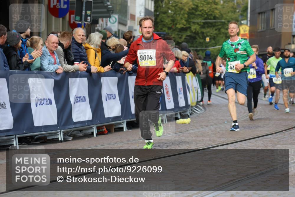 05.10.2025 - 20. swb-Marathon Bremen Strokosch-Dieckow http://msf.ph/oto/9226099 05.10.2025 10:49:03 Ziel 7202, 9014, 9216, 9317, 9556, 10449, 10733, 11673, 11695 meine-sportfotos.de