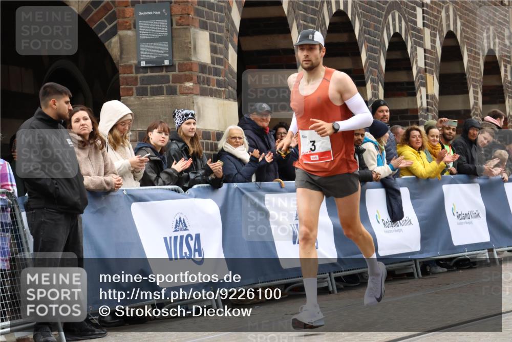 05.10.2025 - 20. swb-Marathon Bremen Strokosch-Dieckow http://msf.ph/oto/9226100 05.10.2025 12:20:43 Ziel 3 meine-sportfotos.de