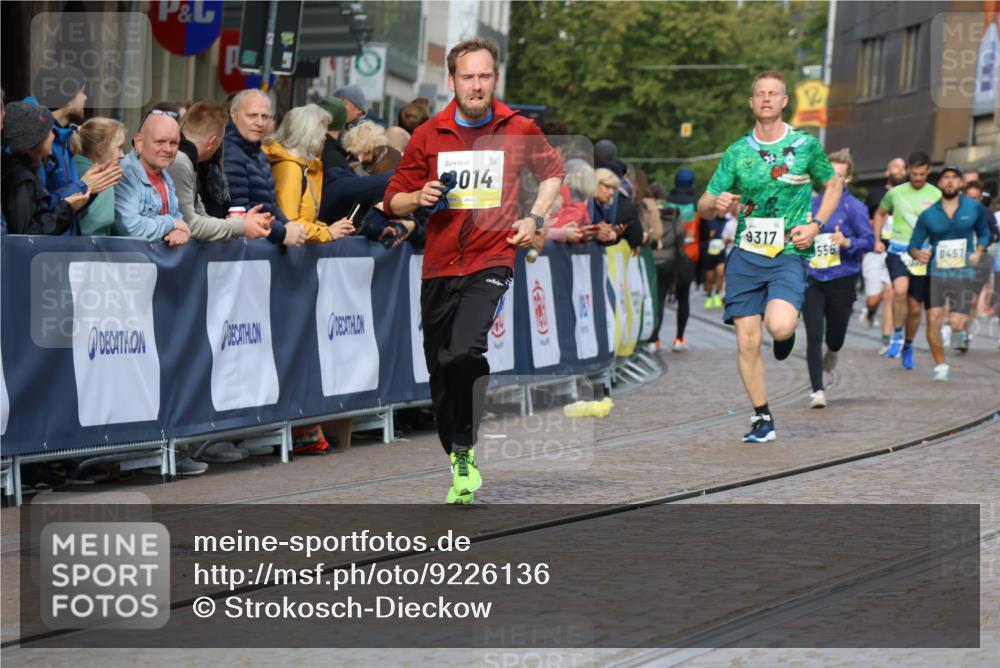 05.10.2025 - 20. swb-Marathon Bremen Strokosch-Dieckow http://msf.ph/oto/9226136 05.10.2025 10:49:04 Ziel 7202, 9014, 9216, 9317, 9457, 9556, 10016, 10449, 10733, 11673, 11695 meine-sportfotos.de