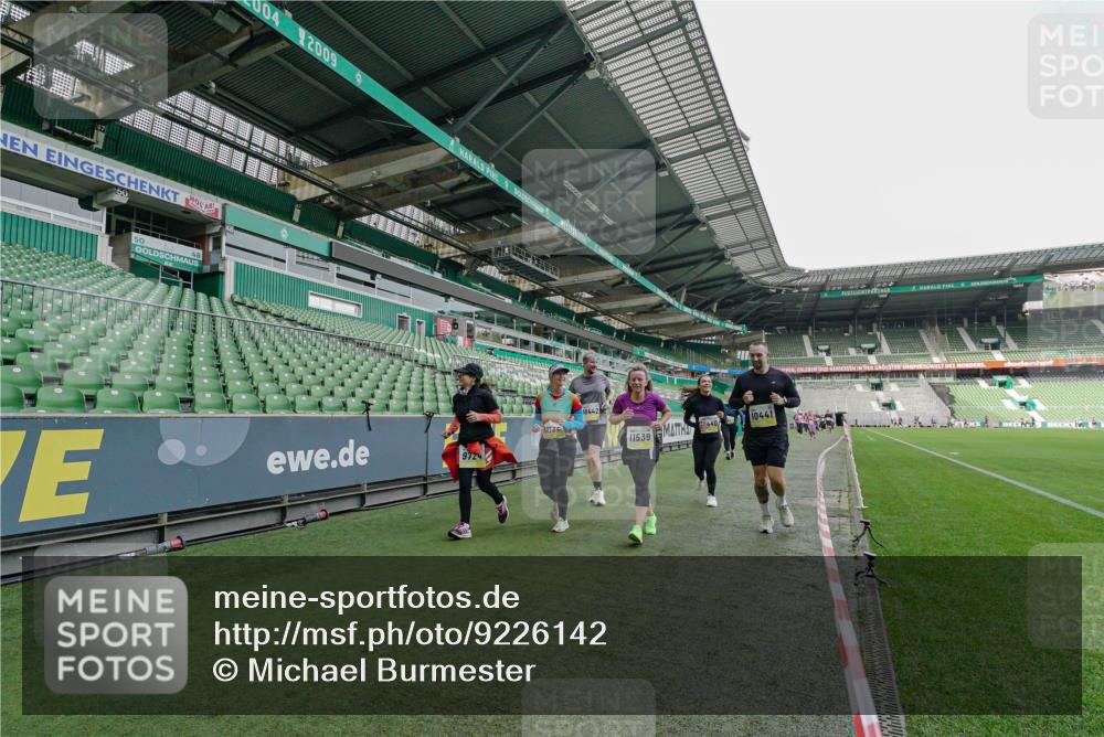 05.10.2025 - 20. swb-Marathon Bremen Michael Burmester http://msf.ph/oto/9226142 05.10.2025 10:44:16 Laufen im Stadion 7007, 8844, 9011, 9012, 9273, 9303, 9373, 9374, 9380, 9386, 9453, 9470, 9479, 9572, 9631, 9667, 9724, 9819, 9895, 9911, 9984, 10036, 10040, 10273, 10280, 10288, 10320, 10355, 10364, 10440, 10441, 10442, 10448, 10491, 10540, 10574, 10665, 10705, 10707, 10831, 10839, 10984, 11027, 11072, 11088, 11135, 11191, 11204, 11252, 11318, 11345, 11381, 11385, 11388, 11448, 11539, 11544, 11548, 11560, 11568, 11635, 9561, 9848, 9867, 10183, 10315, 10399, 10435, 10512, 10552 meine-sportfotos.de