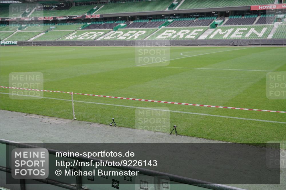 05.10.2025 - 20. swb-Marathon Bremen Michael Burmester http://msf.ph/oto/9226143 05.10.2025 10:07:13 Laufen im Stadion  meine-sportfotos.de