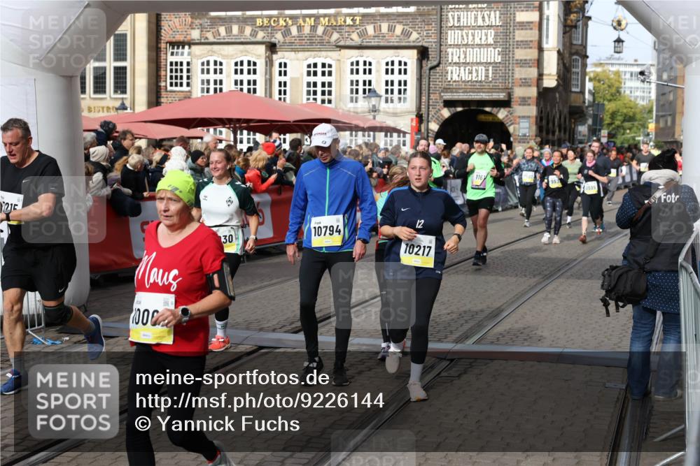 05.10.2025 - 20. swb-Marathon Bremen Yannick Fuchs http://msf.ph/oto/9226144 05.10.2025 11:00:34 Ziel 7215, 9173, 10067, 10071, 10217, 10504, 10794, 10930, 11424, 11595, 11619, 11699 meine-sportfotos.de