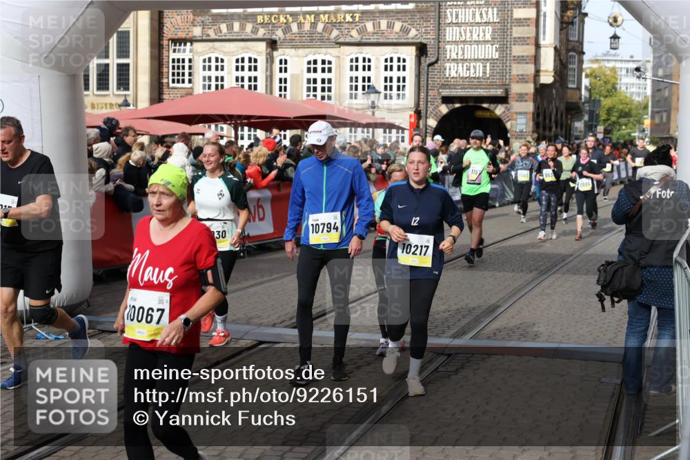 05.10.2025 - 20. swb-Marathon Bremen Yannick Fuchs http://msf.ph/oto/9226151 05.10.2025 11:00:34 Ziel 7215, 9173, 10067, 10071, 10217, 10504, 10794, 10930, 11424, 11595, 11619, 11699 meine-sportfotos.de