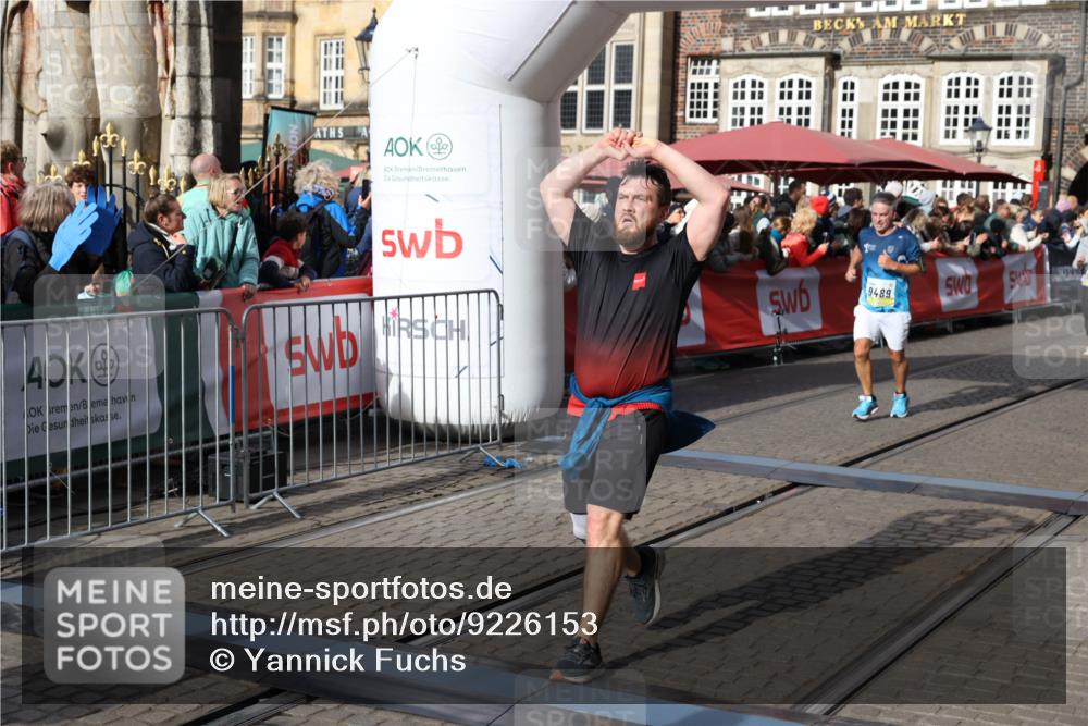 05.10.2025 - 20. swb-Marathon Bremen Yannick Fuchs http://msf.ph/oto/9226153 05.10.2025 10:57:22 Ziel 9231, 9292, 9314, 9450, 9489, 9577, 9947, 10169, 10293, 10545, 10657, 10917, 11015, 11138, 11202, 11434, 11596, 11686 meine-sportfotos.de