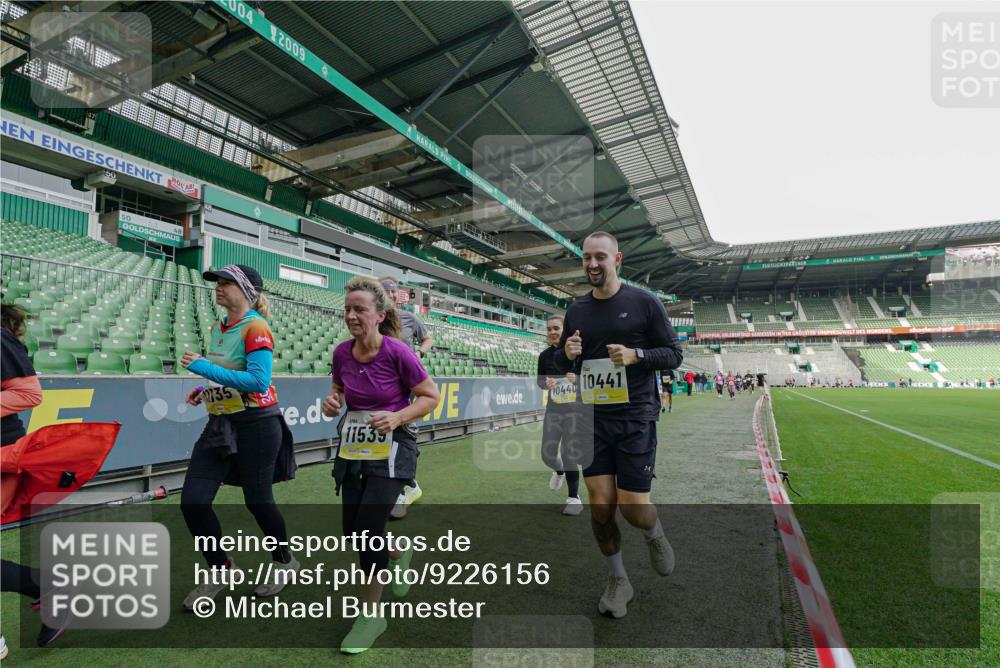 05.10.2025 - 20. swb-Marathon Bremen Michael Burmester http://msf.ph/oto/9226156 05.10.2025 10:44:18 Laufen im Stadion 7007, 8844, 9011, 9012, 9273, 9303, 9373, 9374, 9386, 9453, 9470, 9479, 9572, 9631, 9667, 9724, 9819, 9895, 9911, 9984, 10036, 10040, 10273, 10280, 10288, 10320, 10355, 10364, 10440, 10441, 10442, 10448, 10540, 10574, 10665, 10705, 10707, 10831, 10839, 10984, 11027, 11072, 11088, 11135, 11191, 11204, 11252, 11318, 11345, 11381, 11385, 11388, 11448, 11539, 11544, 11548, 11560, 11568, 11635, 9380, 9561, 10183, 10288, 10399, 10435, 10512, 10552 meine-sportfotos.de