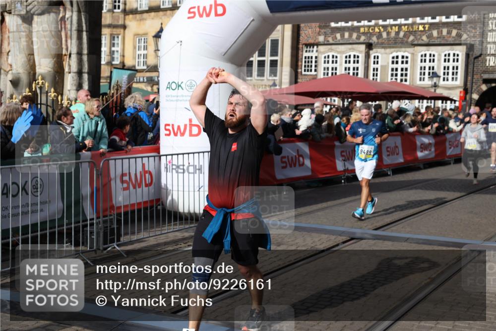 05.10.2025 - 20. swb-Marathon Bremen Yannick Fuchs http://msf.ph/oto/9226161 05.10.2025 10:57:22 Ziel 9231, 9292, 9314, 9450, 9489, 9577, 9947, 10169, 10293, 10545, 10657, 10917, 11015, 11138, 11202, 11434, 11596, 11686 meine-sportfotos.de