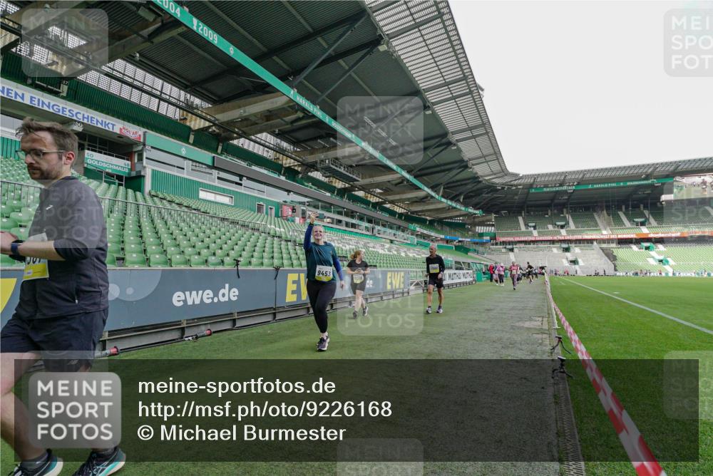 05.10.2025 - 20. swb-Marathon Bremen Michael Burmester http://msf.ph/oto/9226168 05.10.2025 10:44:22 Laufen im Stadion 7007, 8844, 9011, 9012, 9273, 9303, 9373, 9374, 9386, 9453, 9470, 9479, 9572, 9631, 9667, 9724, 9819, 9911, 9984, 10036, 10040, 10273, 10280, 10355, 10364, 10440, 10441, 10442, 10448, 10540, 10574, 10665, 10705, 10707, 10831, 10839, 10984, 11027, 11072, 11088, 11135, 11191, 11204, 11252, 11293, 11318, 11345, 11381, 11385, 11388, 11448, 11539, 11544, 11548, 11560, 11568, 11635, 9380, 9561, 9895, 10183, 10288, 10320, 10399, 10435, 10512, 10552 meine-sportfotos.de