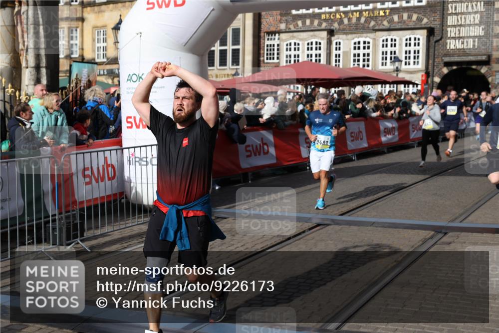 05.10.2025 - 20. swb-Marathon Bremen Yannick Fuchs http://msf.ph/oto/9226173 05.10.2025 10:57:22 Ziel 9231, 9292, 9314, 9450, 9489, 9577, 9947, 10169, 10293, 10545, 10657, 10917, 11015, 11138, 11202, 11434, 11596, 11686 meine-sportfotos.de
